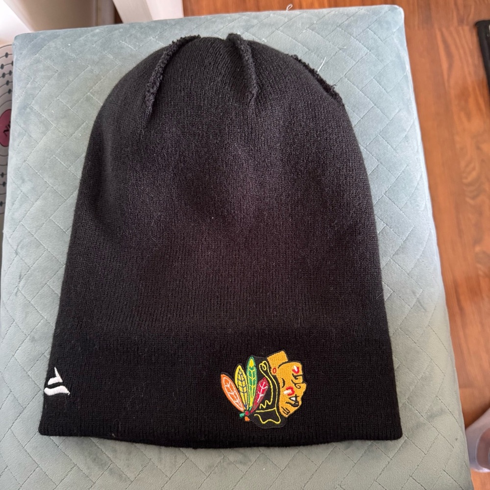 Fanatics Chicago Black Knit Pom Beanie with Multicolor Logo - Picture 3 of 6